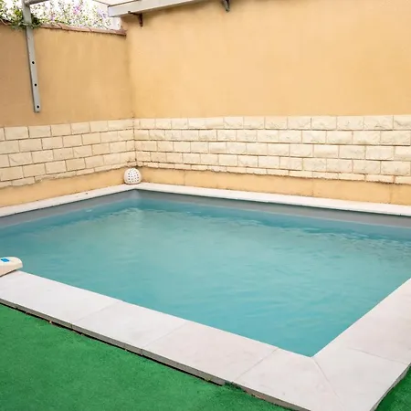 Avec Piscine Apartment