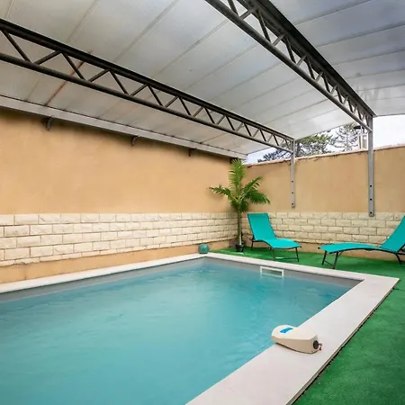Avec Piscine *